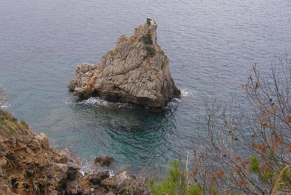 Felsen im Golf von Polenca